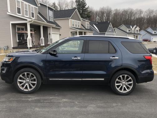 Photo 1 of 1 of 2017 Ford Explorer Limited